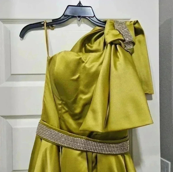 PROM/Evening dress size small custom detachable belt, bow, cap, zig-zag corset - Picture 5 of 7